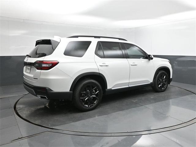 new 2025 Honda Pilot car, priced at $47,816