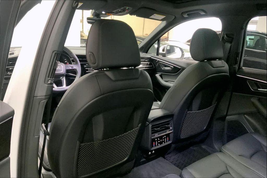 new 2026 Audi Q7 car, priced at $78,410