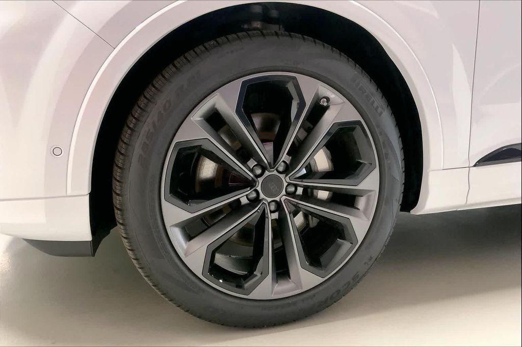 new 2026 Audi Q7 car, priced at $78,410