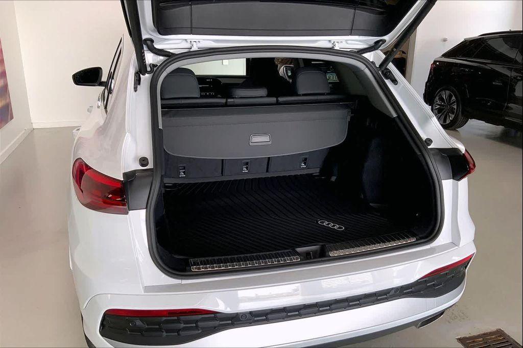 new 2025 Audi Q5 car, priced at $60,092