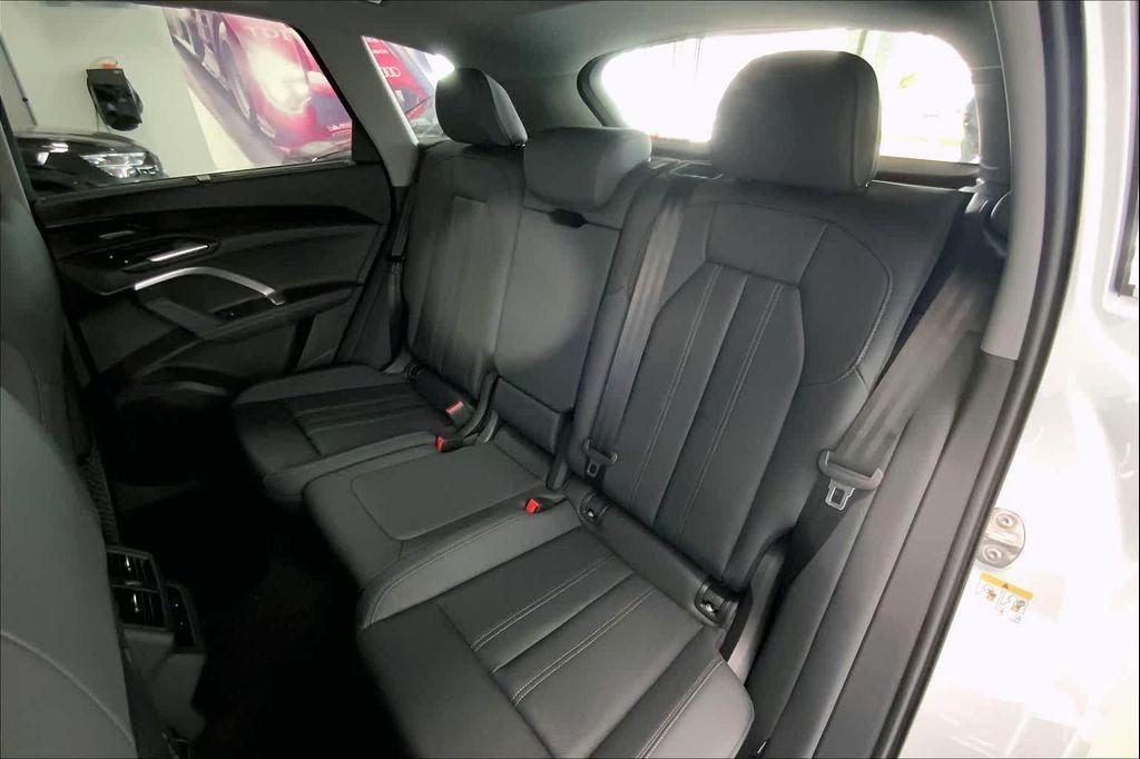 new 2025 Audi Q5 car, priced at $60,092