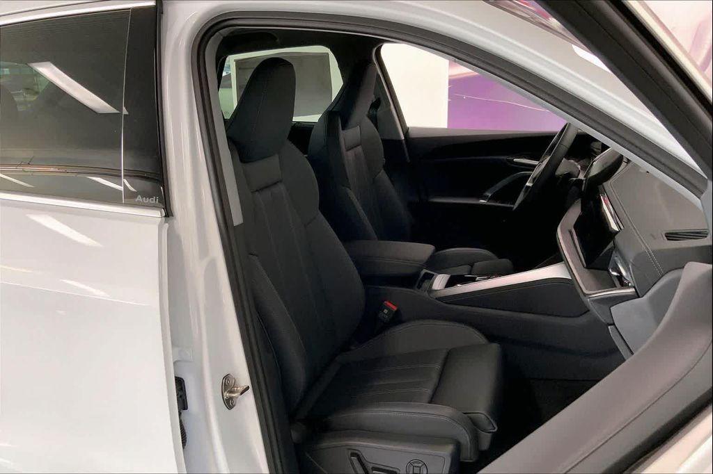 new 2025 Audi Q5 car, priced at $60,092