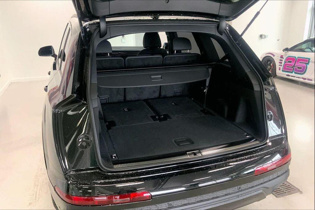 new 2026 Audi Q7 car, priced at $78,295