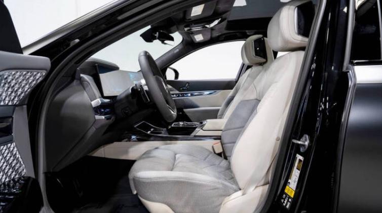 used 2023 BMW 760 car, priced at $73,892