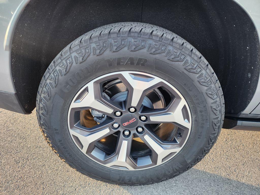 used 2025 GMC Yukon car, priced at $87,942