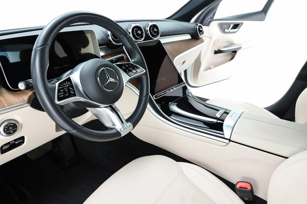 Mercedes-Benz C-Class view 23