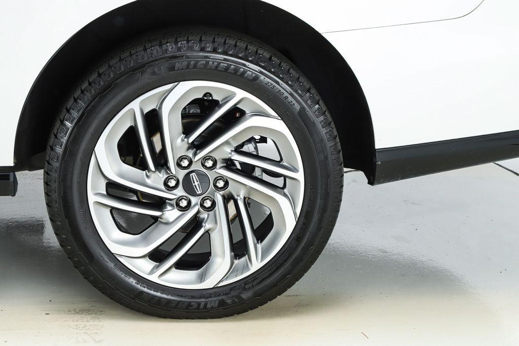 used 2025 Lincoln Navigator car, priced at $86,595