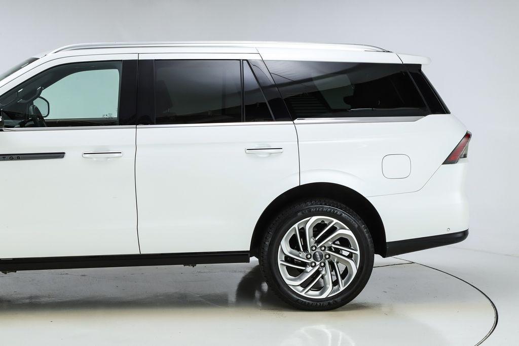 used 2025 Lincoln Navigator car, priced at $86,595