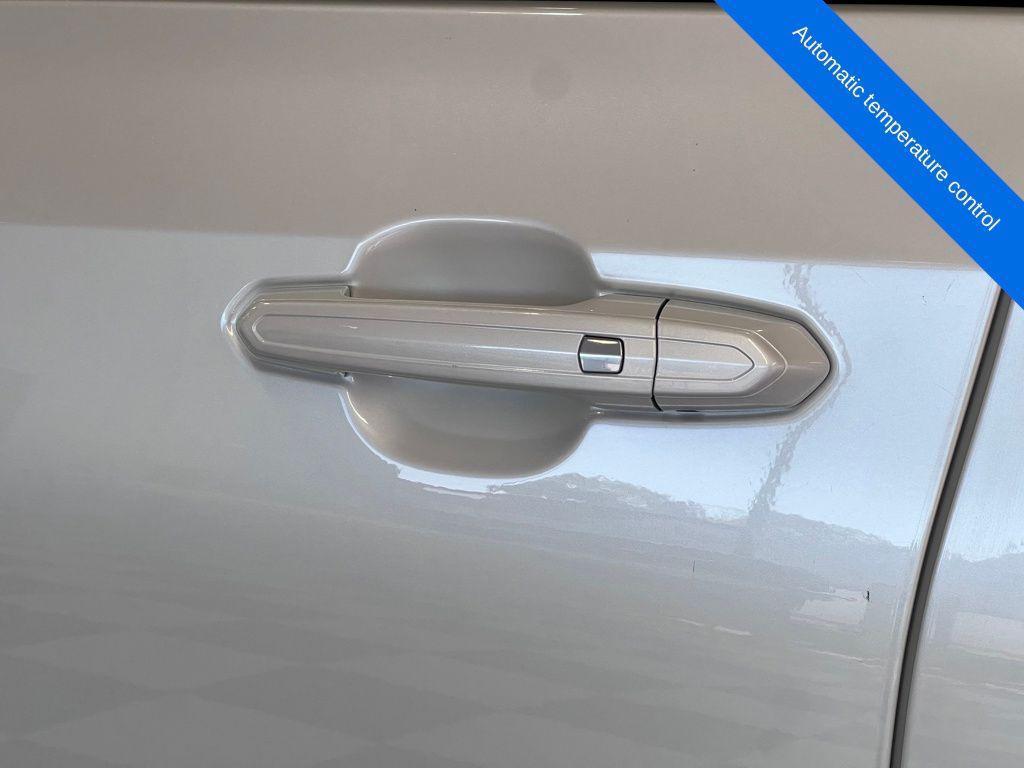 used 2023 Cadillac XT4 car, priced at $34,148