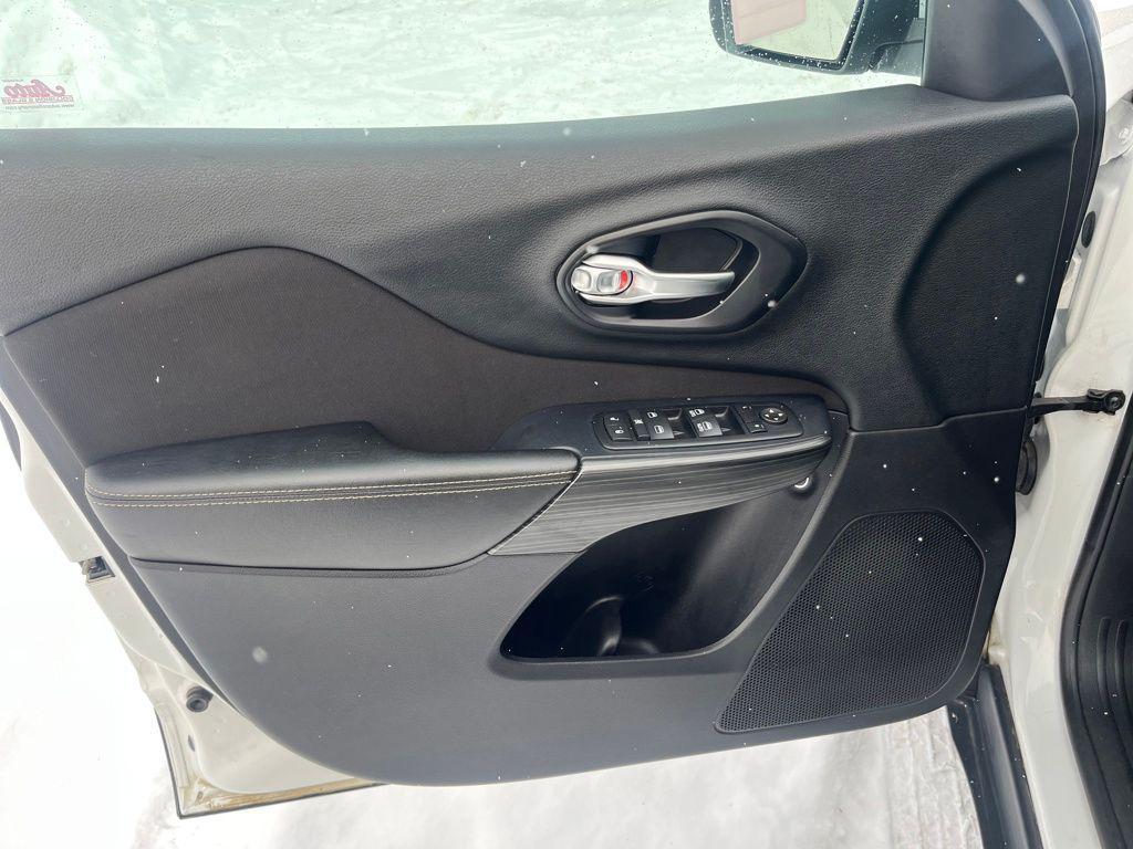 used 2016 Jeep Cherokee car, priced at $14,987