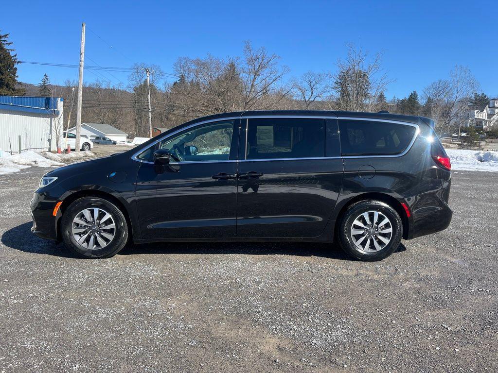 used 2024 Chrysler Pacifica Hybrid car, priced at $25,997