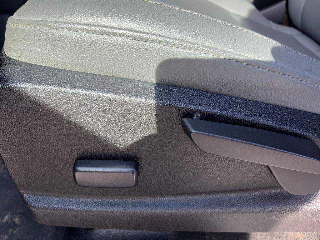 used 2015 Chevrolet Colorado car, priced at $13,887