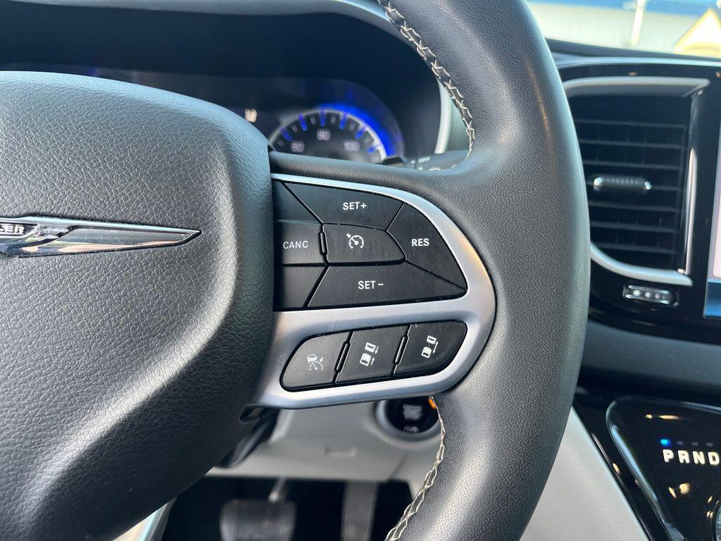 used 2023 Chrysler Pacifica car, priced at $24,998