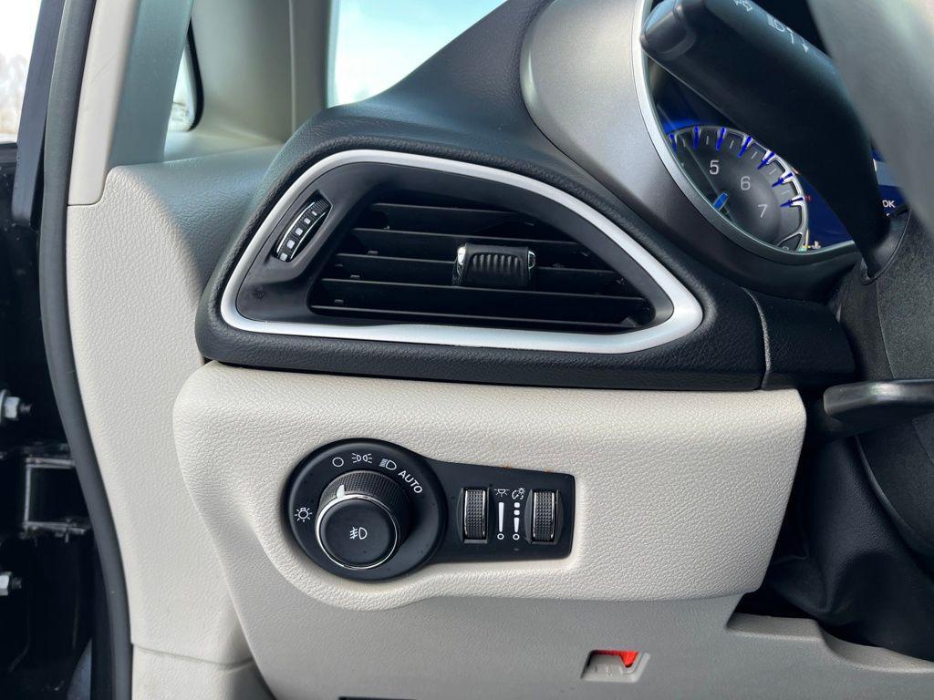 used 2023 Chrysler Pacifica car, priced at $24,998