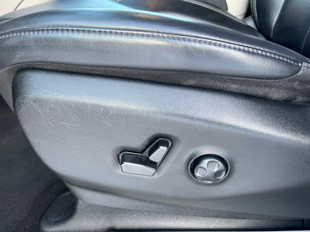 used 2023 Chrysler Pacifica car, priced at $24,998