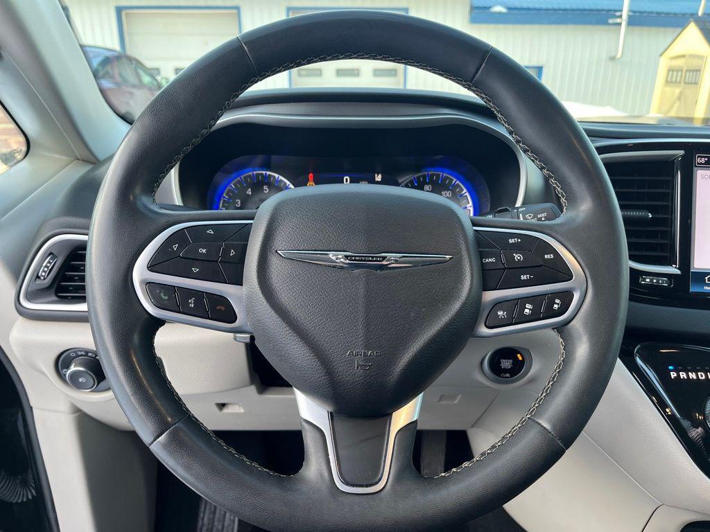 used 2023 Chrysler Pacifica car, priced at $24,998