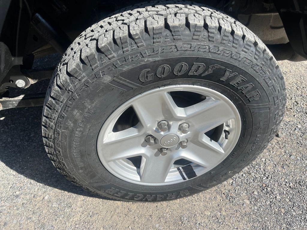 used 2022 Jeep Gladiator car, priced at $30,476