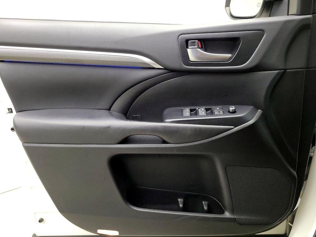 used 2019 Toyota Highlander car, priced at $27,998