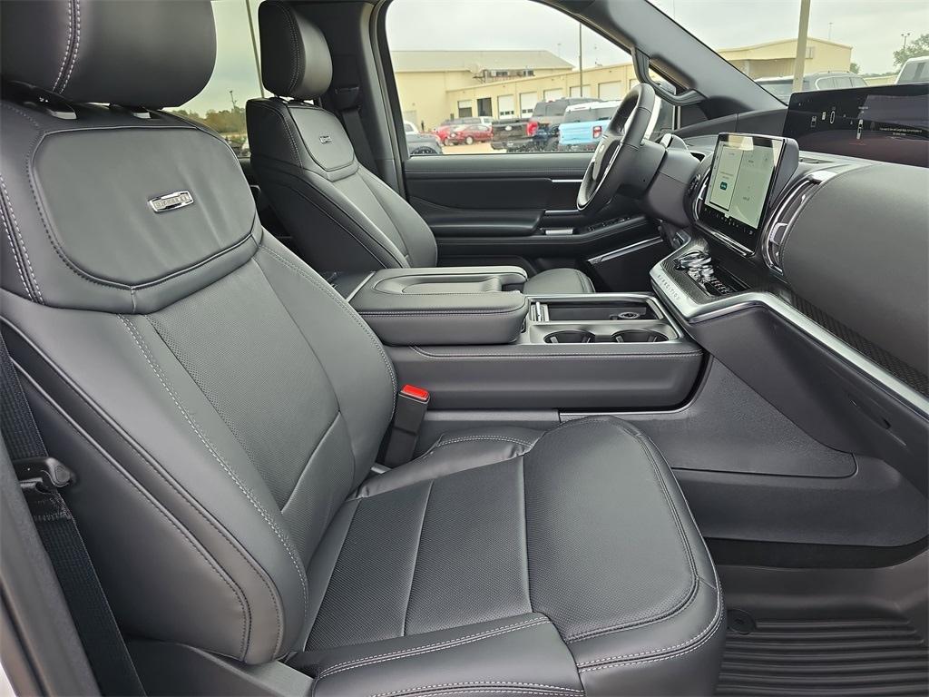 new 2025 Ford Expedition car, priced at $79,498