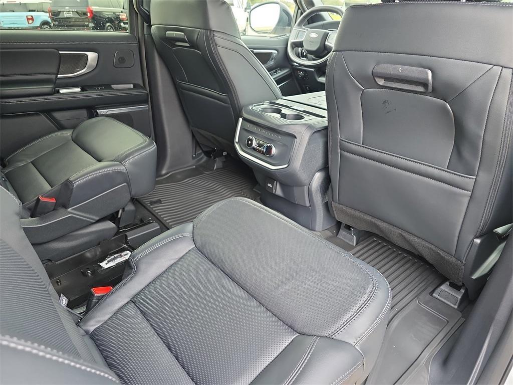 new 2025 Ford Expedition car, priced at $79,498