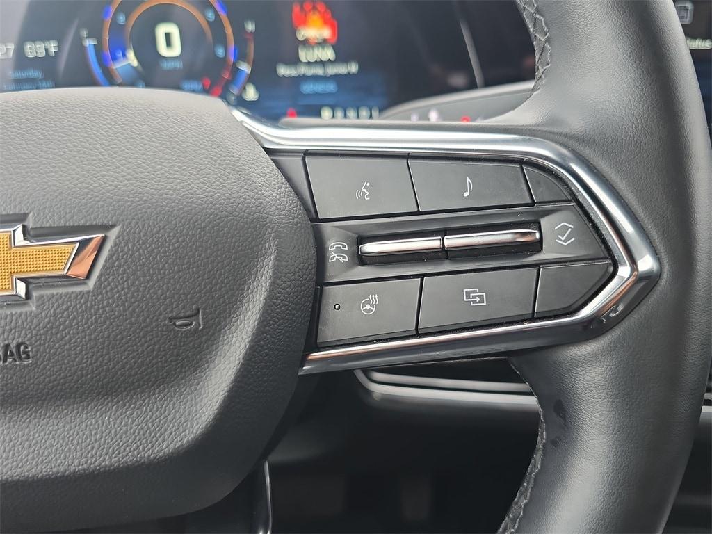 used 2025 Chevrolet Equinox car, priced at $24,497