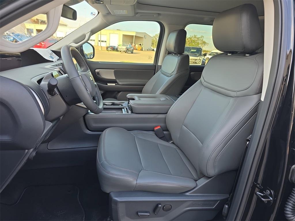 new 2025 Ford Expedition car, priced at $67,605