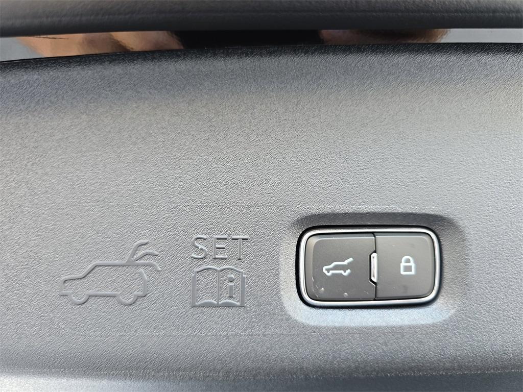 new 2025 Ford Expedition car, priced at $67,605