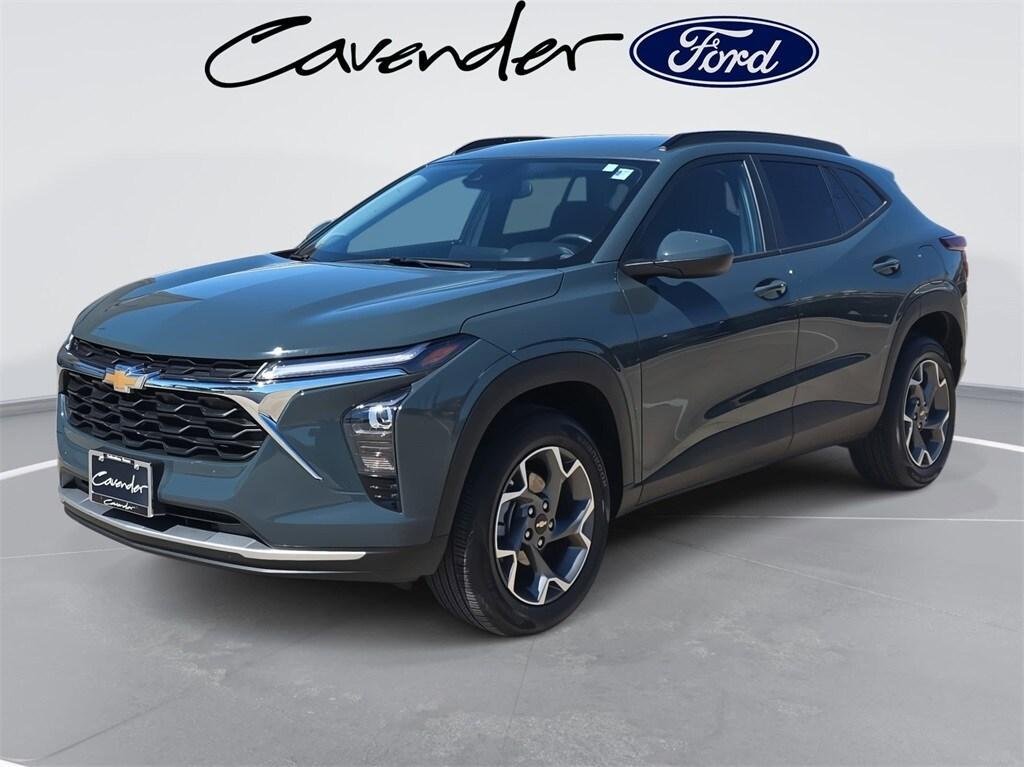 used 2025 Chevrolet Trax car, priced at $20,997