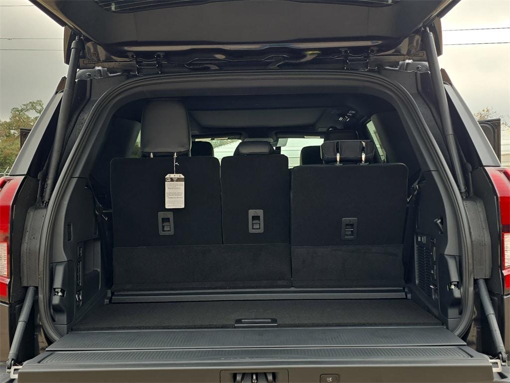 new 2025 Ford Expedition car, priced at $80,001