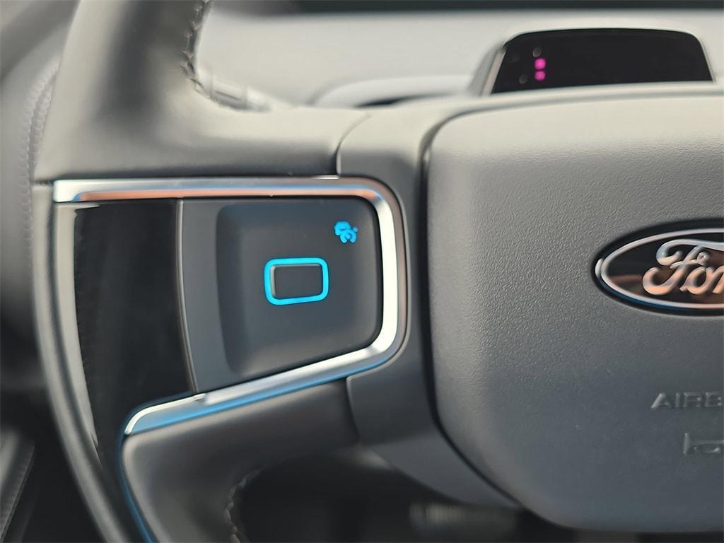 new 2025 Ford Expedition car, priced at $80,001