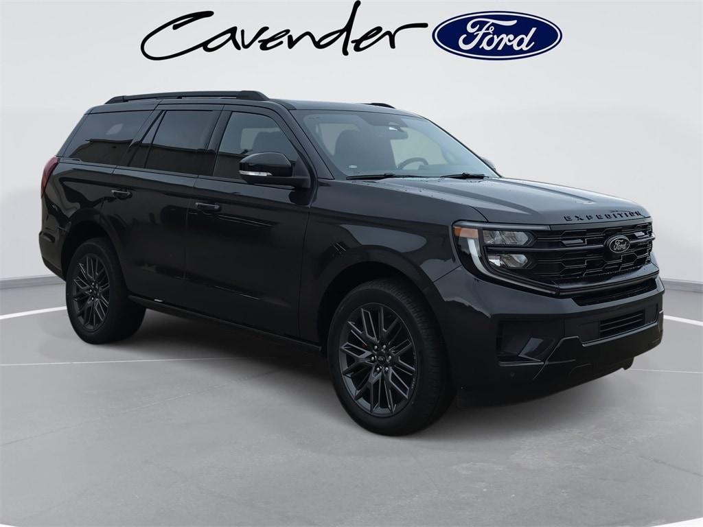 new 2025 Ford Expedition car, priced at $80,001