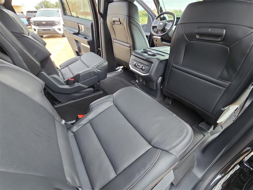 new 2025 Ford Expedition car, priced at $80,001