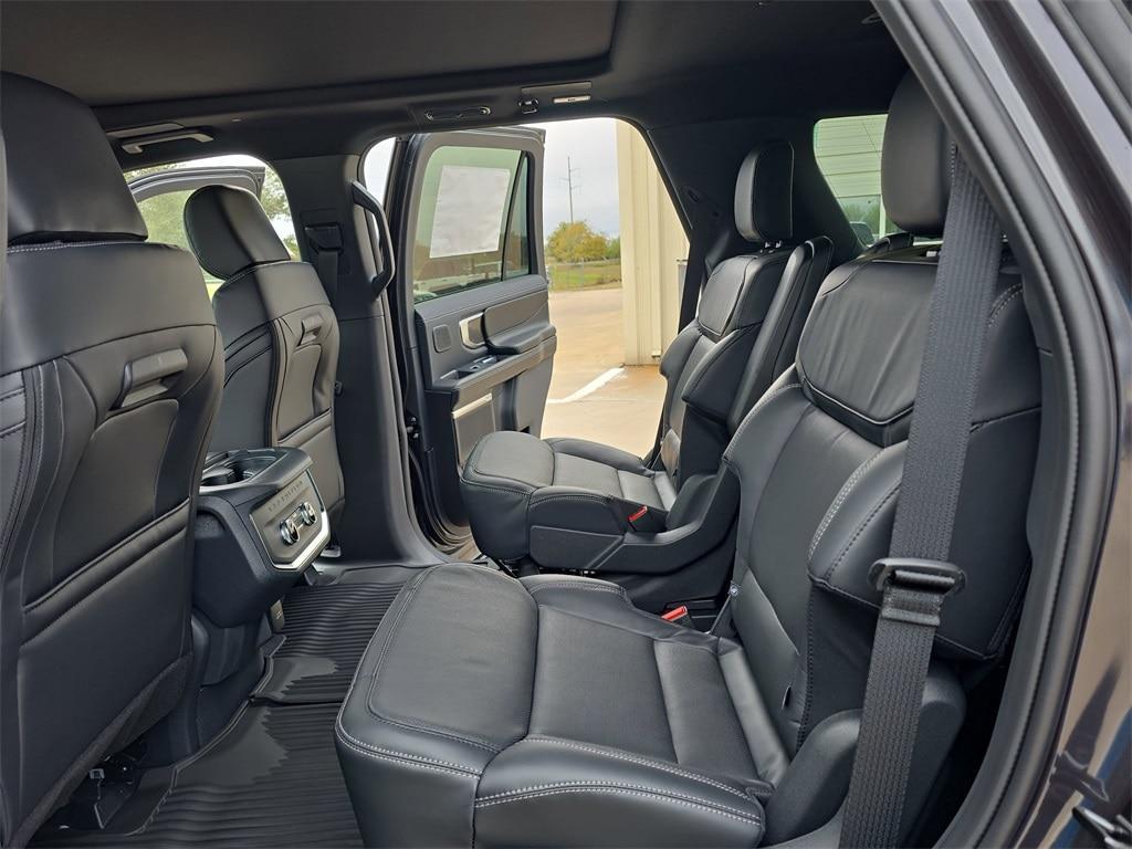 new 2025 Ford Expedition car, priced at $80,001