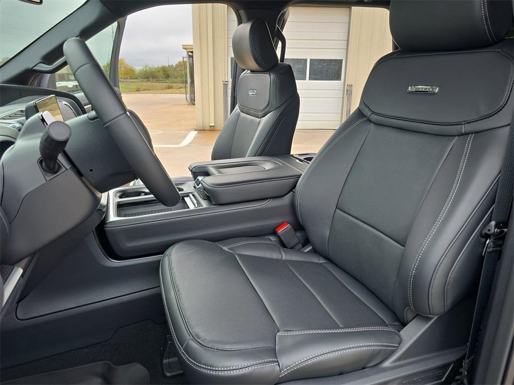 new 2025 Ford Expedition car, priced at $80,001