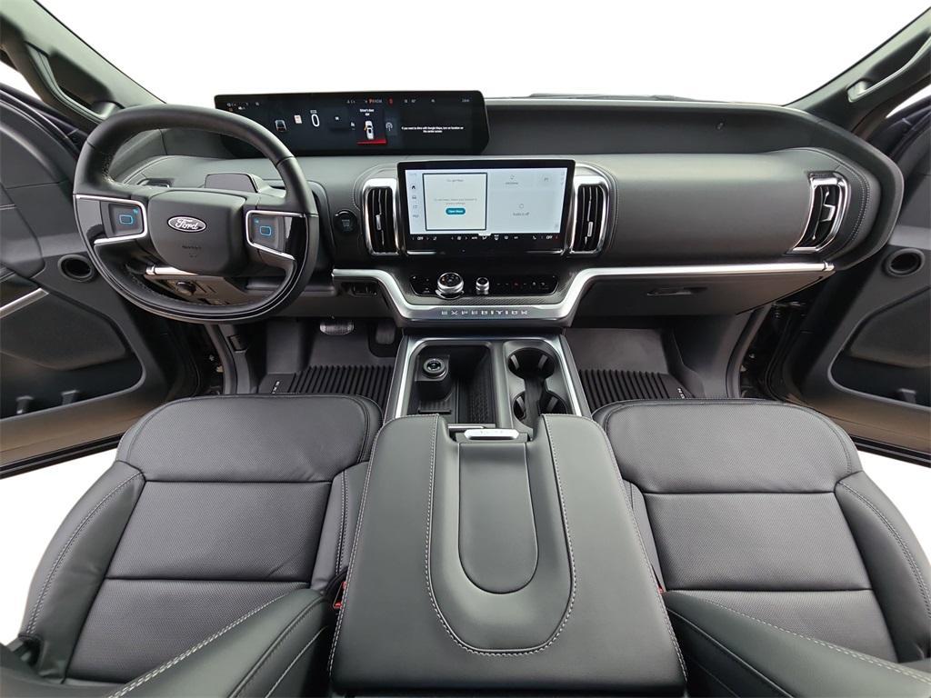 new 2025 Ford Expedition car, priced at $80,001