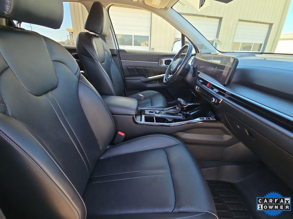 used 2024 Kia Sorento car, priced at $30,722