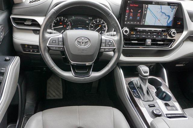 used 2021 Toyota Highlander car, priced at $34,589