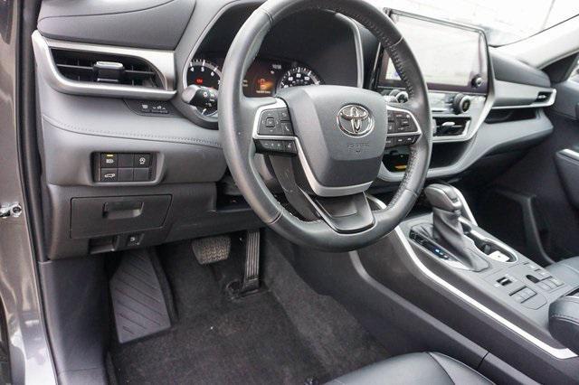 used 2023 Toyota Highlander car, priced at $36,989