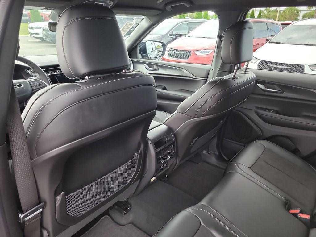 new 2025 Jeep Grand Cherokee car, priced at $33,173