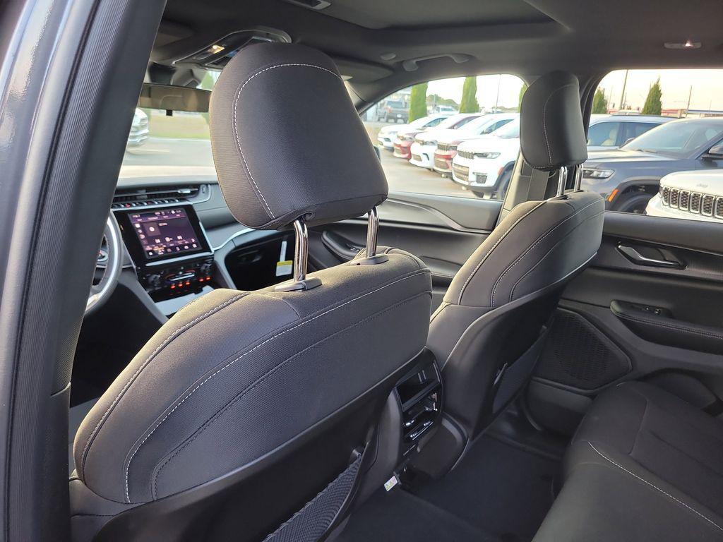 new 2025 Jeep Grand Cherokee car, priced at $33,788