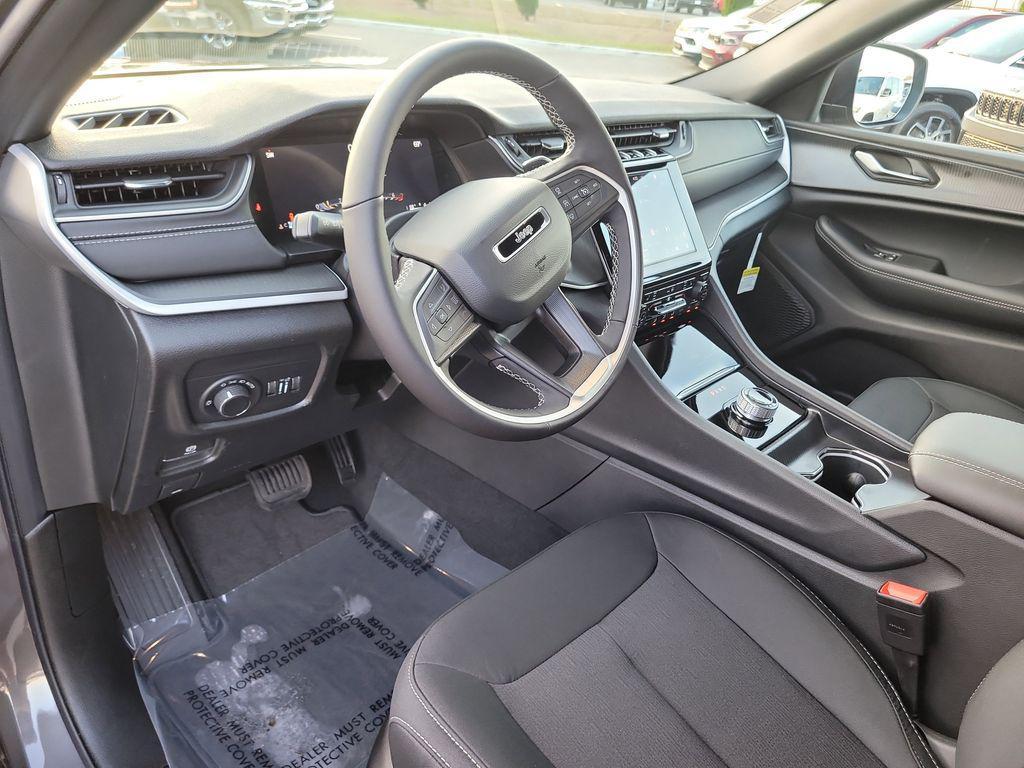 new 2025 Jeep Grand Cherokee car, priced at $33,788