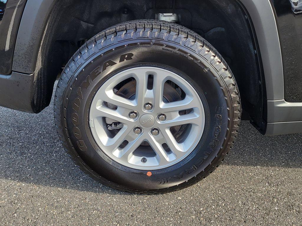 new 2025 Jeep Grand Cherokee car, priced at $32,277