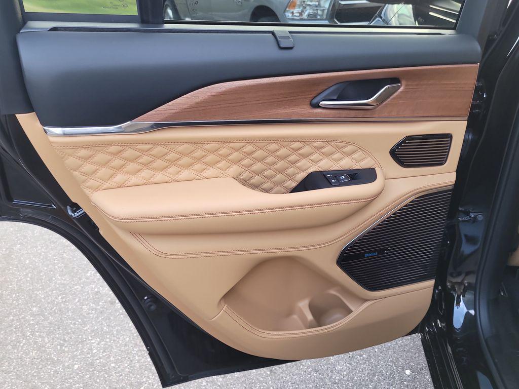 new 2025 Jeep Grand Cherokee car, priced at $61,426