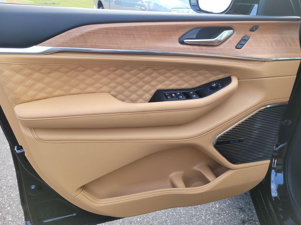 new 2025 Jeep Grand Cherokee car, priced at $61,426