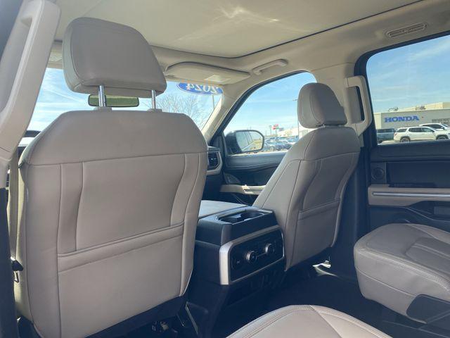 used 2024 Ford Expedition car, priced at $38,859