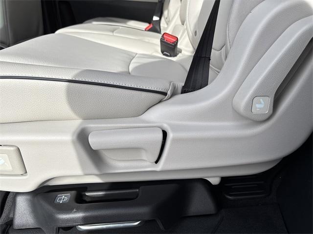 new 2026 Honda Odyssey car, priced at $48,990