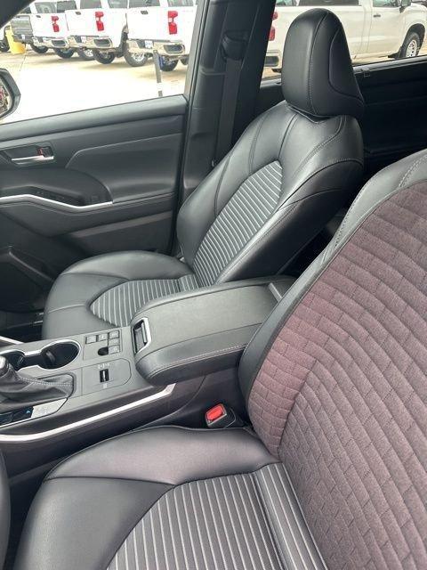 used 2023 Toyota Highlander car, priced at $38,733