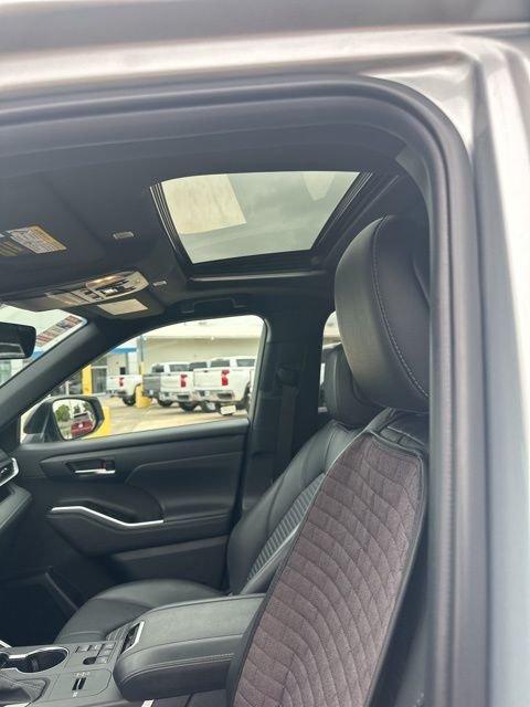 used 2023 Toyota Highlander car, priced at $38,733