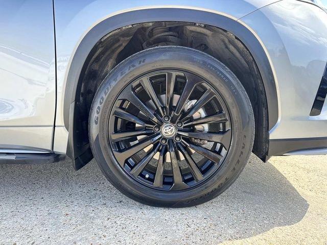used 2023 Toyota Highlander car, priced at $38,496