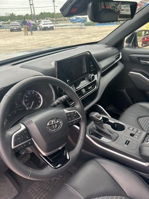 used 2023 Toyota Highlander car, priced at $38,733